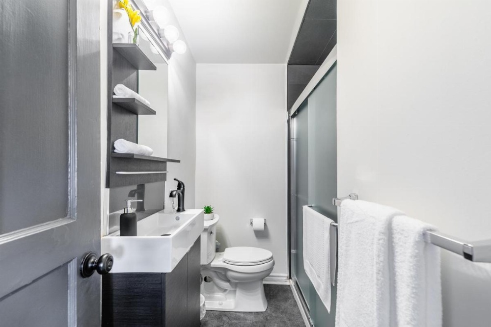 Upscale 1BR - Boutique Apartment - PRIME DT Location!